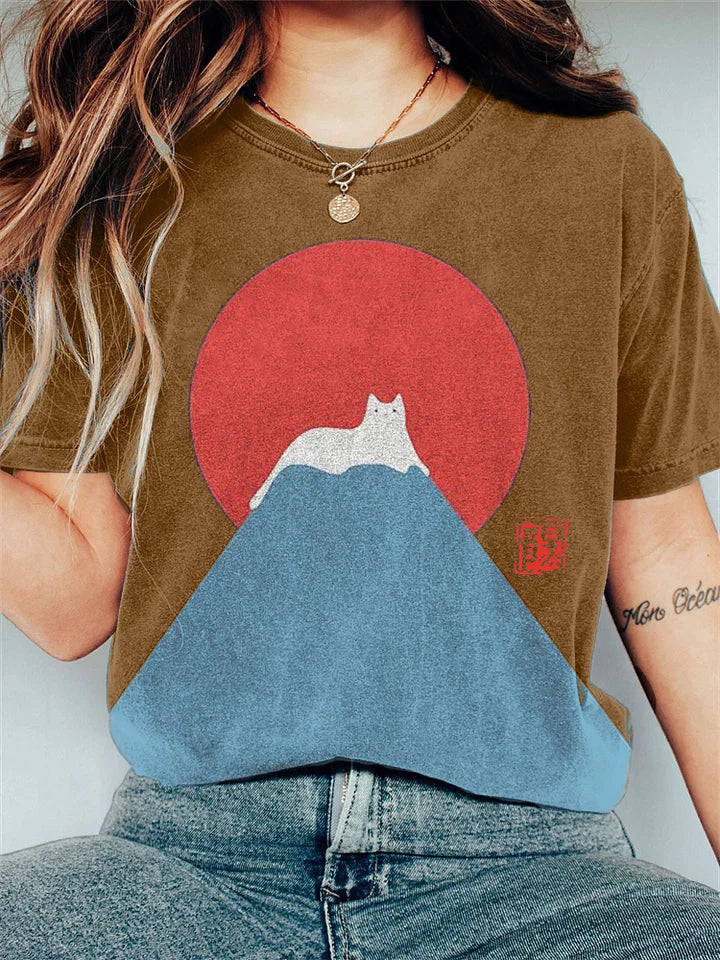 Elena - Vintage T-shirt met witte kat en sneeuw op de berg Fuji