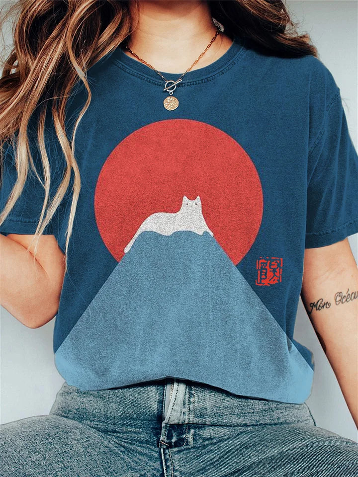 Elena - Vintage T-shirt met witte kat en sneeuw op de berg Fuji